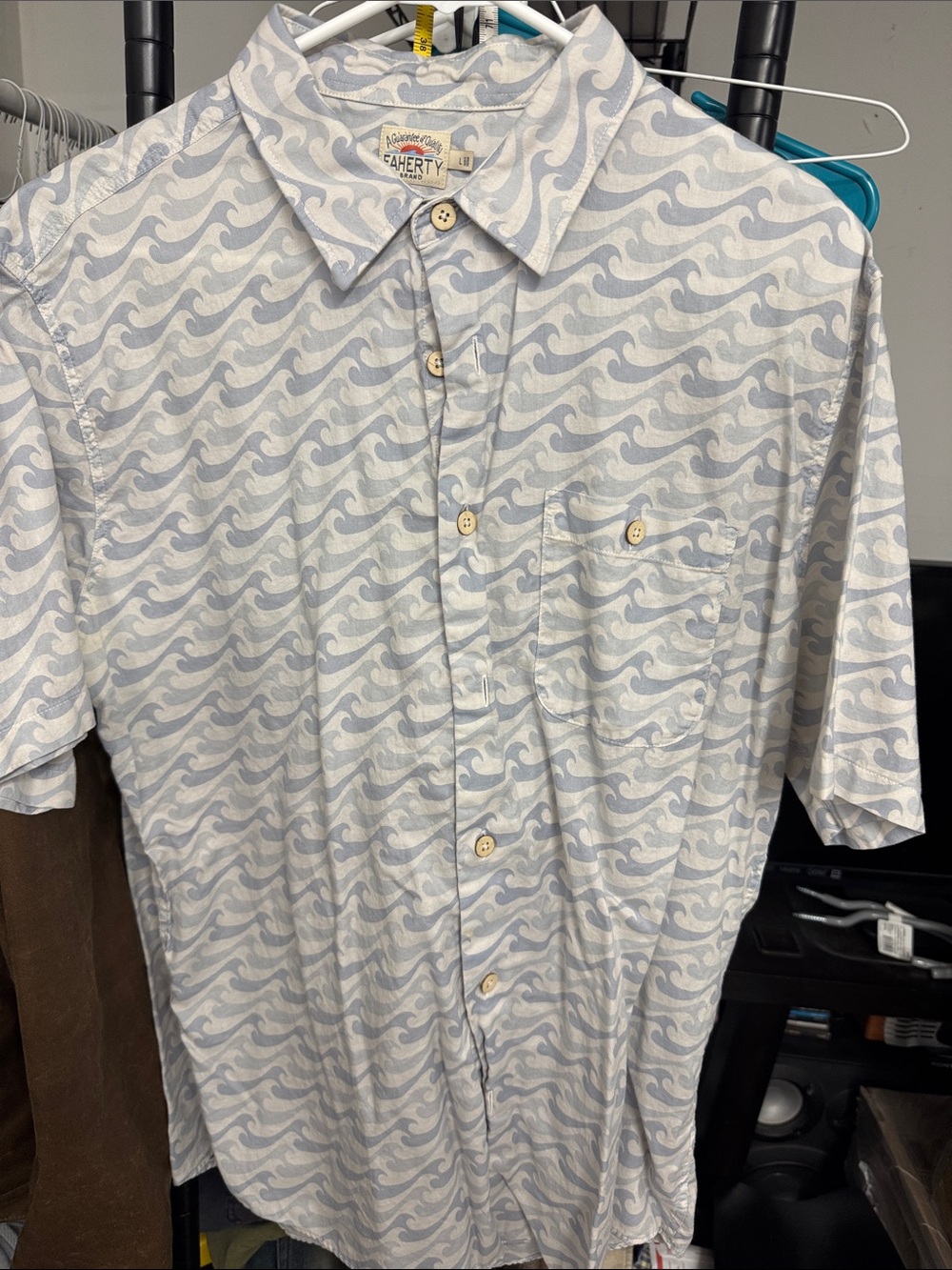 Faherty White and Light Blue Wave-Print Short Sleeve Button-Up